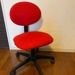 パソコンデスクとチェアをセットでおねがいします。の画像