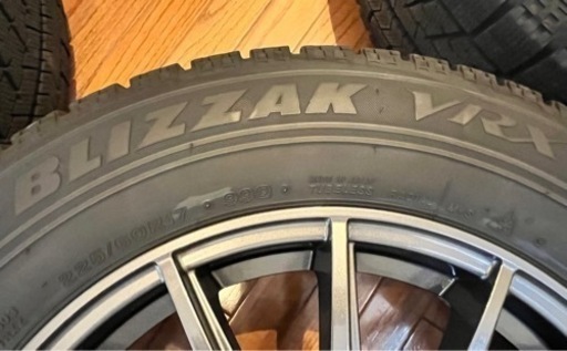 ⭐︎バリ溝　BLIZZAK VRX 225/60R17  7J  PCD114.3