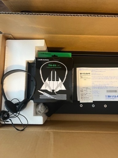 YAMAHA（ヤマハ） 電子ピアノ　P-121 B　L-121B専用スタンド付き
