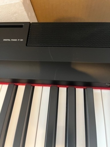 YAMAHA（ヤマハ） 電子ピアノ　P-121 B　L-121B専用スタンド付き