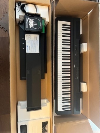 YAMAHA（ヤマハ） 電子ピアノ　P-121 B　L-121B専用スタンド付き