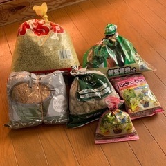 園芸用の土　石　植え込み材の画像