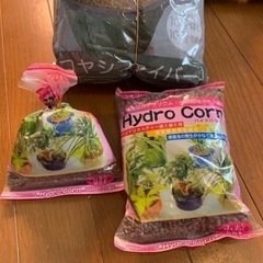 園芸用の土　石　植え込み材の画像