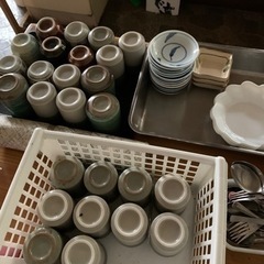 食堂で使用していた湯呑み、コップ