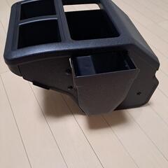 ハイエース　ダストボックス　ブラック　エブリイワゴンDA17Wにも装着可能の画像