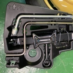 30プリウス　テンパータイヤ　工具の画像