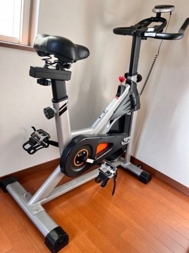 エアロバイク スピンバイク マグネット制御式負荷 フィットネスバイク 無段階 16kg フライホイール サドル＆ハンドル調節可能 キャ