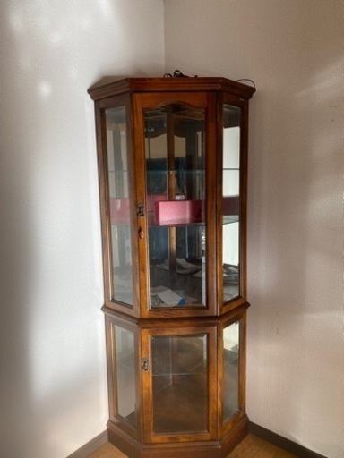 【お引き取り先が決定いたしました】カリモク　コロニアル　飾り棚　キュリオケース　ショーケース　コレクションケース