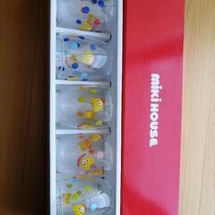 ベビーベット、小さいガラスコップ