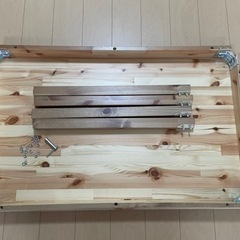 木製ダイニングテーブルと椅子（IKEA）の画像