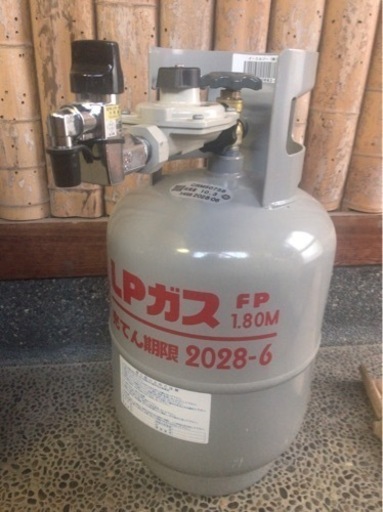 LPガス 8㎏ボンベ 調整器付き 新品同様 キッチンカーなど