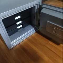 耐火金庫！鍵付き！の画像