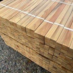 【格安】杉胴縁　未乾燥材　4000×18×45 1束10本入！丁張り、下地材、DIYなどに。在庫270束ありますので複数の方へ販売できます。の画像