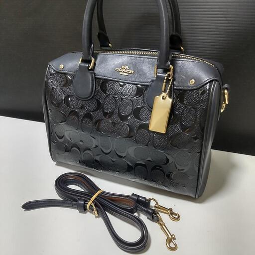 美品COACHコーチ／エナメル調シグネチャーハンドバック・ショルダーストラップ付