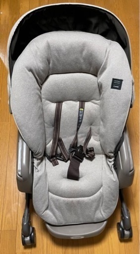 【美品】コンビ ホワイトレーベル ネムリラ AUTO SWING BEDi