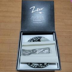 お皿５枚とフォーク５本　禅