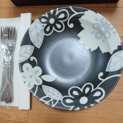 お皿５枚とフォーク５本　禅の画像