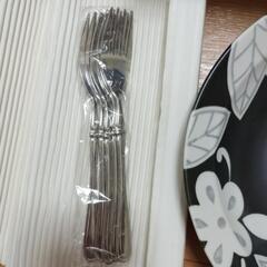 お皿５枚とフォーク５本　禅の画像