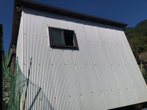 小屋　物置　プレハブ　倉庫　窓、扉、鍵付き