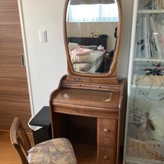 ドレッサー　ライト、椅子付　無料の画像