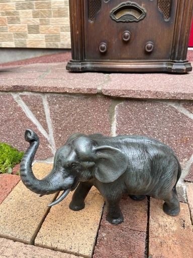 象の鉄の置物
