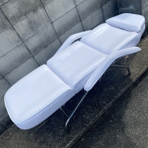 美品　エステベッド　フェイシャルベッド　有孔　ホワイト
