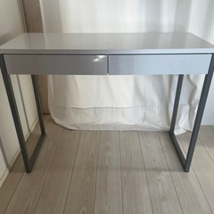 引き出し付きデスクの画像