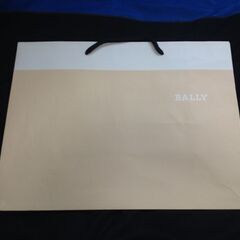 【現金手渡し】ショップ袋と箱　グッチやボッテガなど８点の画像