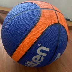 ゴム製のバスケットボール