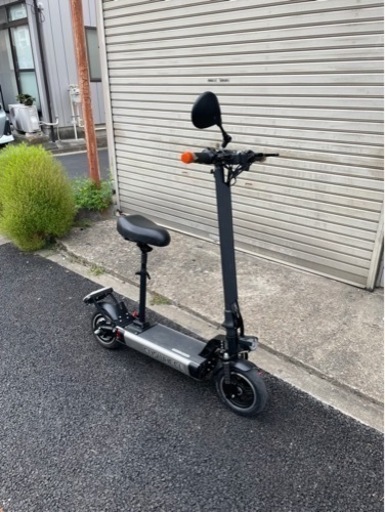 今流行のキックボード電動です