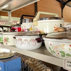 レトロ鍋　ホウロウ鍋　（1点1100円）
