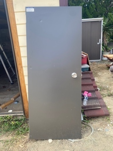 アルミドア　アルミフレーム、鍵付き