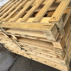 木製パレット　電線ドラムの画像