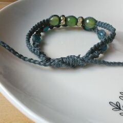 天然石の2連風マクラメブレスレットの画像