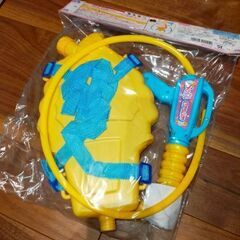 ウォーターガン ソフトクリーム タンク リュック式 水鉄砲の画像