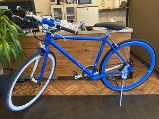 【前後タイヤ・チューブ新品！】7段変速　700×28cクロスバイク　ブルー×ホワイトバイカラー
