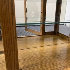 アンティーク　ガラス棚　の画像