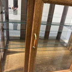 アンティーク　ガラス棚　の画像