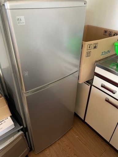 冷蔵庫、電子レンジ、炊飯器、ポット