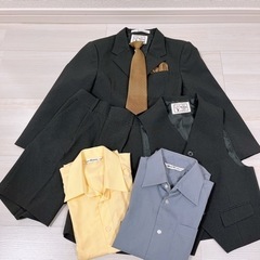 男の子用スーツの画像