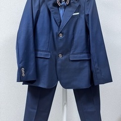 男の子スーツの画像