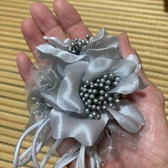 【取引終了】シルバーフラワーコサージュの画像