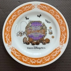 ディズニーリゾート ホテル ノベルティ ハロウィーン プレート 皿 ハロウィンパーティー ２枚セットの画像