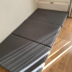 10月8日まで！！コンセント付きシングルベッド、マット付きの画像