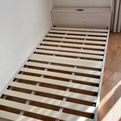 10月8日まで！！コンセント付きシングルベッド、マット付きの画像