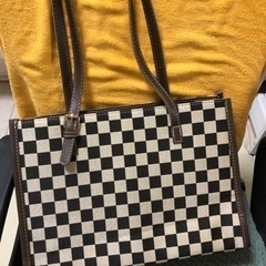 茶色ショルダーバッグの画像