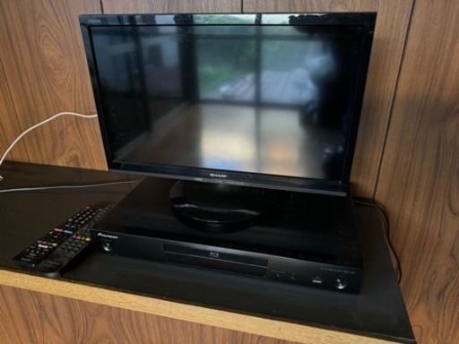 SHARP 19インチ液晶テレビとBlu-ray Disk
