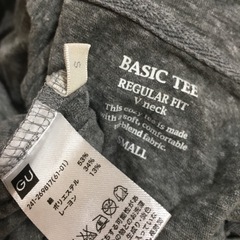 GUのtシャツ　の画像