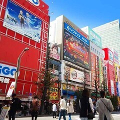 アニメショップ回ります。