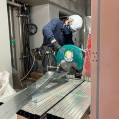 未経験者歓迎　入社祝金10万円　高層ビルの内装工、軽鉄工 ボード工随時募集！ の画像